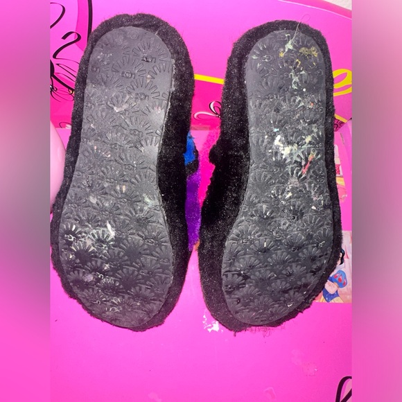 Authentic Ugg Fluff Yeah Slippers (Girls) - Picture 3 of 3